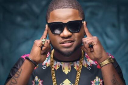 Skales Narrates Fight With Kizz Daniel at Timaya’s House Nigerian singer, Raoul John Njeng-Njeng, popularly known as Skales, has recounted how he was involved in a fight with colleague, Kizz Daniel, at Timaya’s residence in Lagos. The singer disclosed this in a recent interview with Beat 99.9 FM, Lagos where he also blamed himself for the incident and insinuated that he was drunk. He said: “I offended Kizz Daniel, I’m telling you. I was drunk and some kind of stuff was happening, he was involved then I said some things. I was really angry that night. This whole thing happened at Timaya’s house. “Because I was drunk, I didn’t know what I did. The next day, you know, it was just life as usual. Randomly, I think I went to see Skibii and something led to another, he now told me Kizz Daniel is mad at you. So, I called him and I apologised. I’m like, ‘Dawg, I can’t really remember anything I said to you. But I’m really sorry.